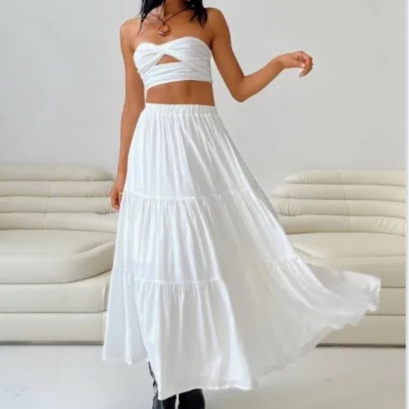 Princess Polly white A-Line 3 Tiered maxi Skirt elastic waist size 6 - Picture 1 of 9